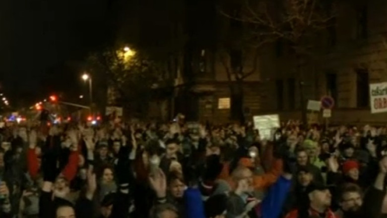 Protest la Budapesta. Guvernul Ungariei vrea sa desfiinteze sistemul de pensii private obligatorii Imagine