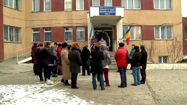 Protest la Centrul Social din Harlau. Angajatii vor sporul promis pentru munca intr-un mediu periculos Imagine
