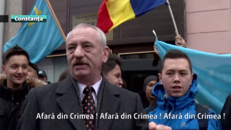 Protest la Consulatul Rus. Tatarii din Constanta au strigat: "Putin, afara din Crimeea!" Imagine