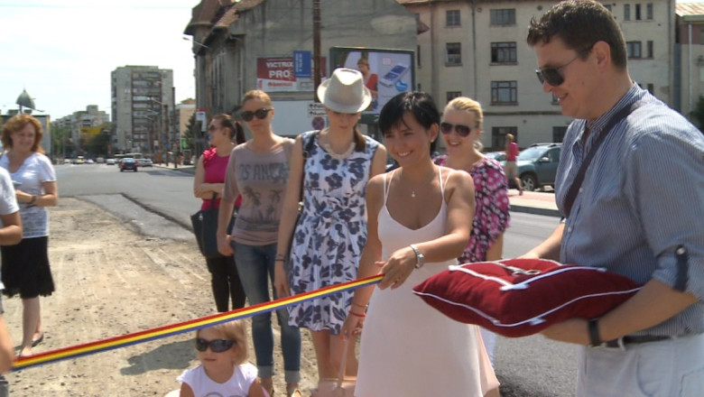 Protest la pasajul din centrul Iasiului. Tinerii liberali au facut o inaugurare simbolica a pasajului Imagine