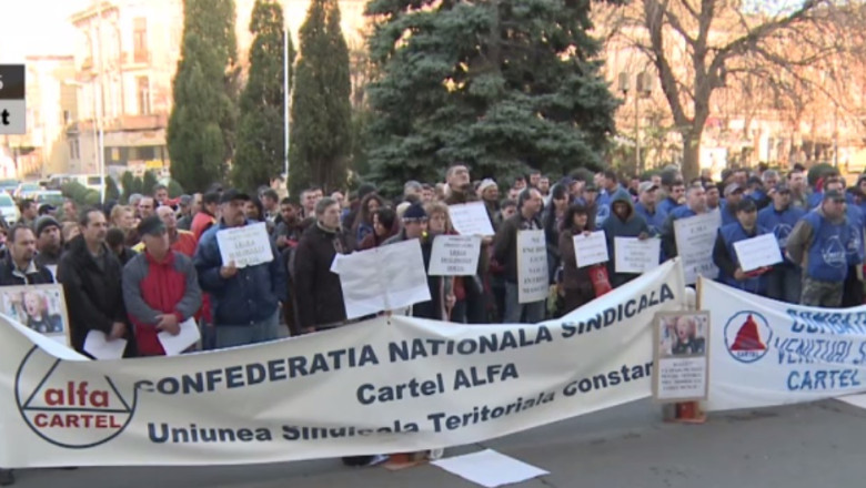 Protest la Prefectura. 200 de angajati la stat au cerut demisia Guvernului Imagine