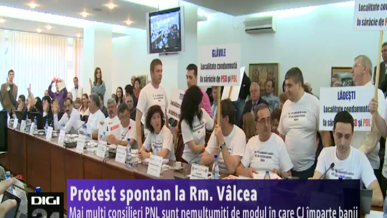 Protest la Rm. Valcea. Mai multi consilieri PNL sunt nemultumiti de modul in care CJ imparte banii Imagine