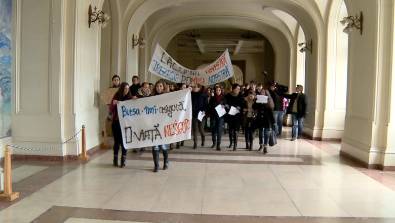 Protest la Universitatea "Al. I. Cuza". Studentii cer reducerea taxelor Imagine