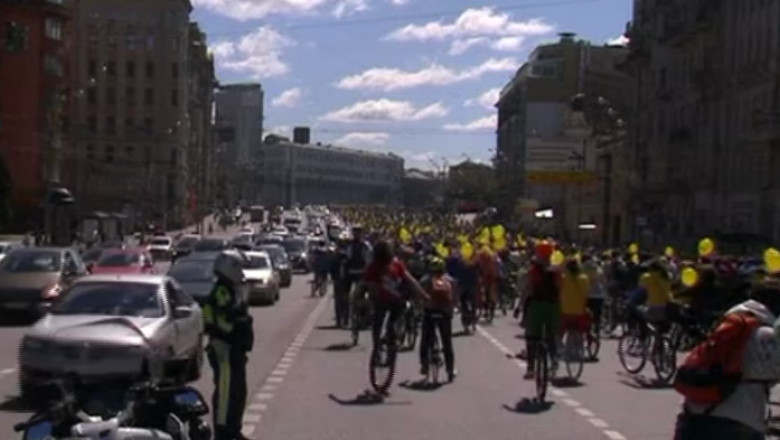 Protest pe doua roti. 30.000 de biciclisti rusi au cerut sa fie respectati in trafic Imagine