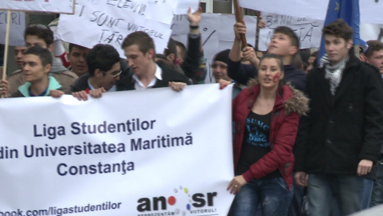 Protest pentru Educatie. 200 de studenti si elevi din Constanta cer bani mai multi pentru sistemul de invatamant Imagine