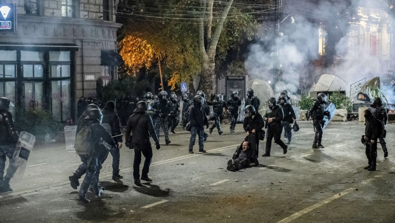 Protest proeuropean in Georgia cu peste 100 de arestari. Politistii au tras cu gloante de cauciuc si au pus tunurile cu apa pe oameni Imagine