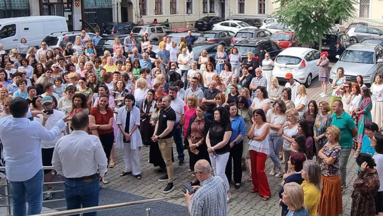 Protest spontan al salariatilor ANAF din mai multe judete, nemultumiti de taierea sporurilor: „De ce noi suntem primii care platim?” Imagine