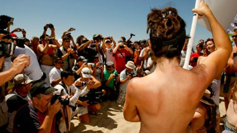 Protest topless la Rio. Braziliencele cer abrogarea legii care le interzice sa faca plaja fara sutien Imagine