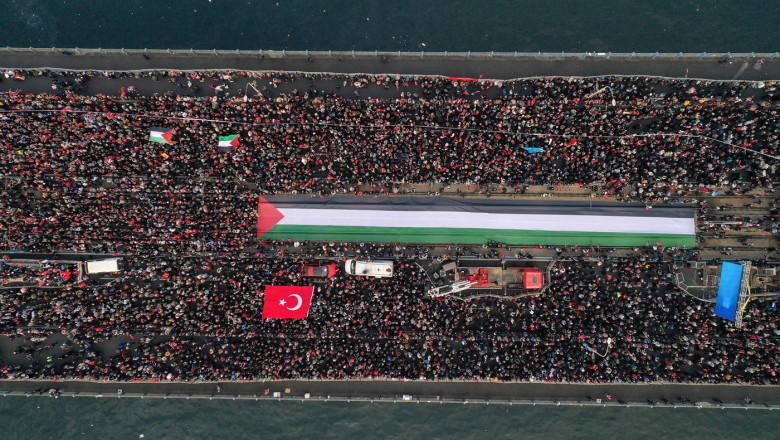Protest urias la Istanbul: Milioane de oameni au iesit in strada pentru Palestina, condamnand atacurile israeliene din Gaza Imagine