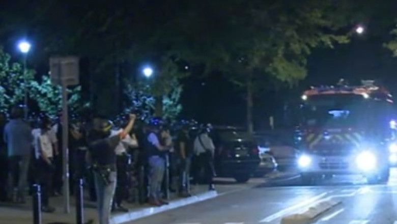 Protest violent in Franta fata de interdictiile privind valul islamic Imagine