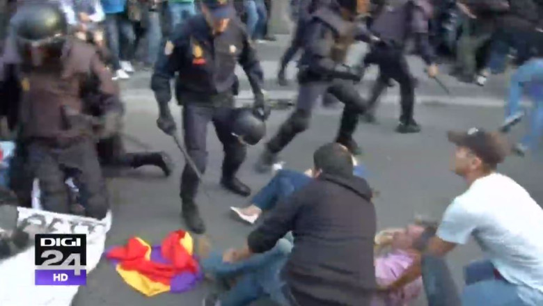 Protest violent in Spania. Oponentii monarhiei si politia s-au ciocnit in centrul Madridului Imagine