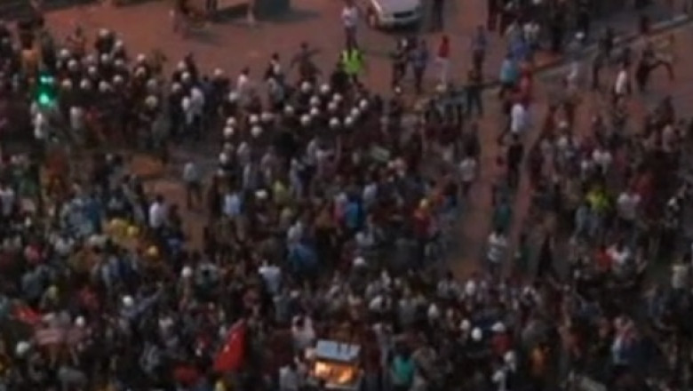 Protestatarii din Turcia, dispersati de politie cu gaze lacrimogene Imagine