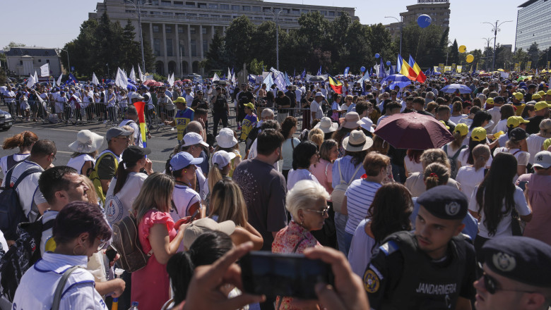 Proteste ale sindicalistilor din administratie, luni, in Bucuresti. Ei ameninta cu greva generala. Ilie Bolojan i-a invitat la discutii Imagine