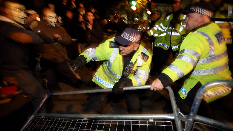 Proteste Anonymous in lume. In Londra, marsul a degenerat in batai de strada Imagine