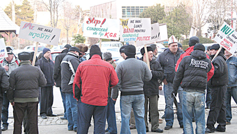 Proteste cu sute de portuari. Sindicalistii nu vor ca Portul sa treaca in subordinea Primariei Constanta  Imagine