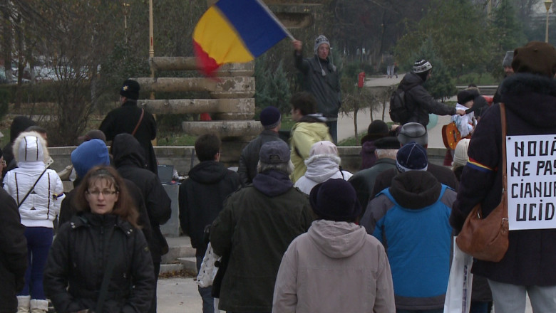 Proteste de Ziua Nationala. Cantece si scandari la protestul fata de extragerea gazelor de sist in Dobrogea Imagine