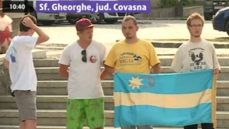 Proteste fata de regionalizare. 21 de persoane demonstreaza, zilnic, in fata prefecturii Covasna Imagine