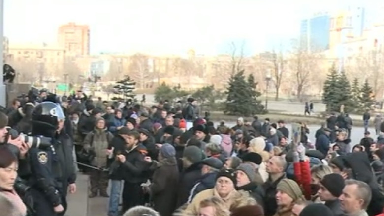 Proteste in estul Ucrainei. Mii de manifestanti prorusi au iesit pe strazi la Donetk Imagine