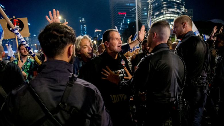 Proteste in Israel dupa ce Netanyahu l-a demis pe ministrul Apararii. Motivele dezacordului dintre premierul israelian si Yoav Gallant Imagine