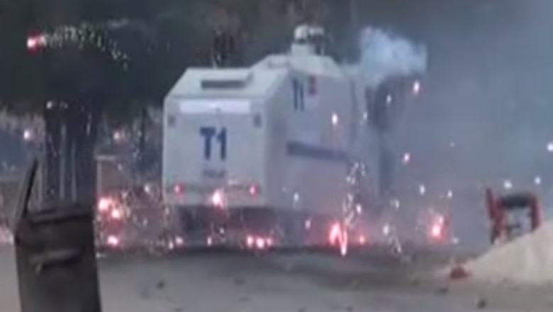 Proteste in sudul Turciei. Kurzii se opun ridicarii unui zid la granita cu Siria Imagine