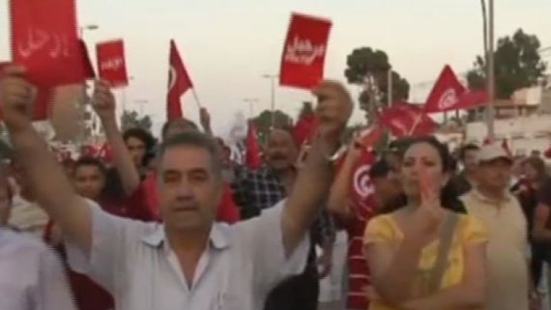 Proteste in Tunisia. Mii de oameni au cerut demisia guvernului condus de islamisti Imagine
