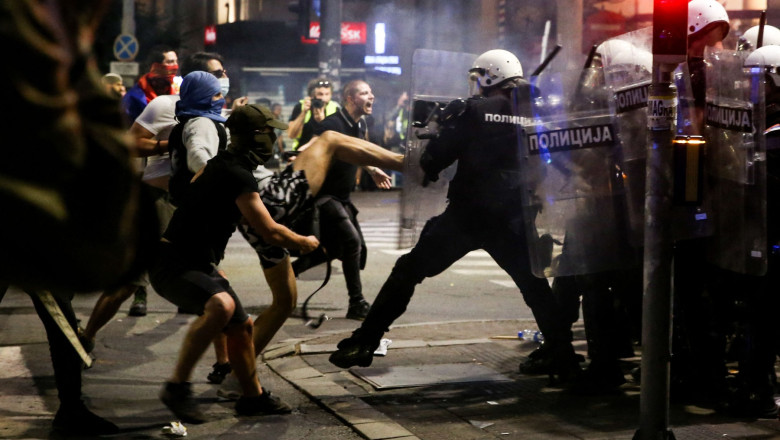 Proteste la Belgrad: 23 de persoane au fost retinute. Mai multi manifestanti au fost raniti