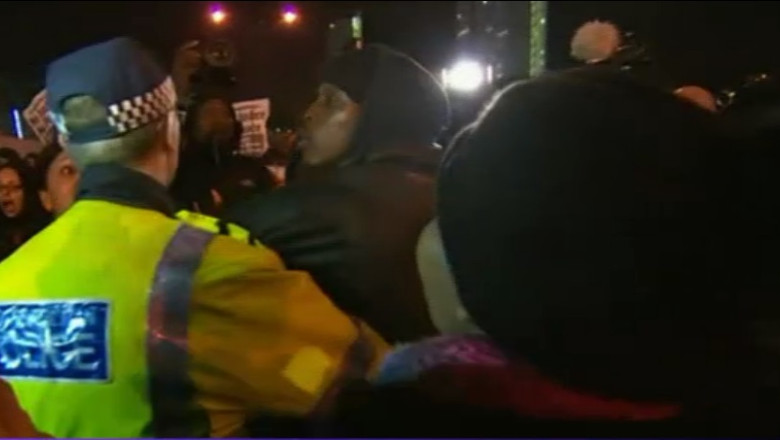 Proteste la Londra. 76 de manifestanti, arestati dupa ce au blocat un mall Imagine