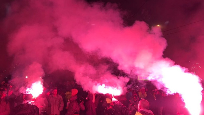 Proteste violente, cu torte si petarde, in Serbia. Doua tabere s-au confruntat: sustinatorii lui Vucic cu manifestantii anti-Guvern Imagine