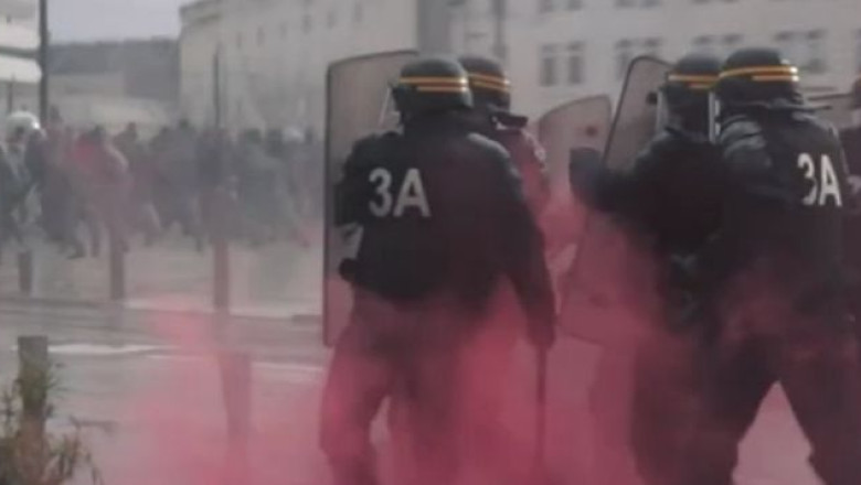 Proteste violente in doua orase din Franta. Sute de oameni au manifestat impotriva brutalitatii politiei Imagine