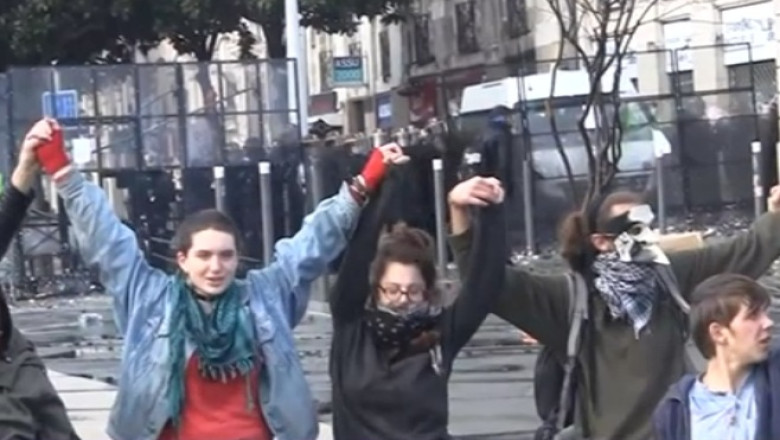 Proteste violente in Franta. Opt oameni au fost raniti in urma confruntarilor Imagine