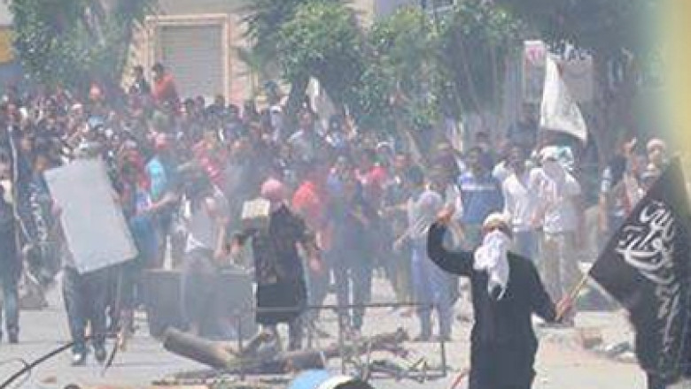 Proteste violente in Tunisia. Un membru al unei grupari radicale islamiste a fost ucis Imagine