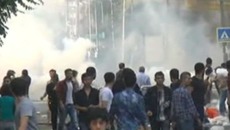 Proteste violente in Turcia: 14 kurzi au murit in urma manifestatiilor din sudul tarii Imagine