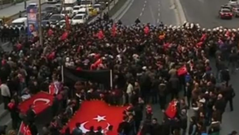 Proteste violente la Ankara. De trei zile oamenii cer demisia guvernului Imagine
