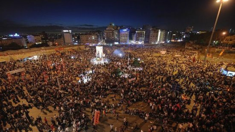 Protestele din Turcia continua. Doua persoane si-au pierdut viata si peste 1.700 au fost ranite Imagine