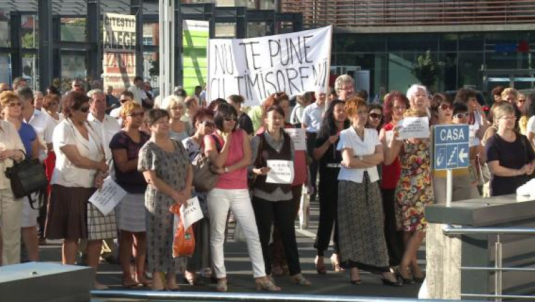 Protestul continua la Directia Finantelor Publice Timis: mutarea sediului nemultumeste angajatii Imagine