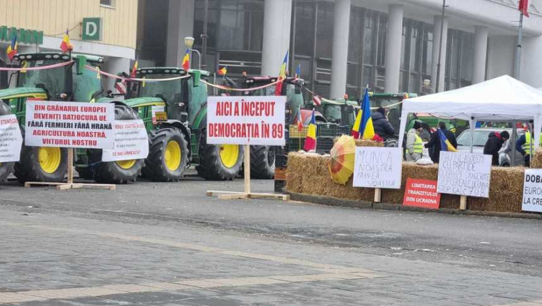 Protestul fermierilor de la Timisoara se incheie, desi aveau autorizatie pana pe 29 ianuarie. Tractoarele, scoase din centrul orasului Imagine