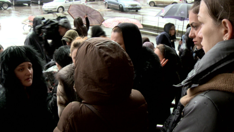  Protestul mamelor. Zeci de femei au cerut renovarea sectiei Pediatrie a Spitalului Judetean  Imagine