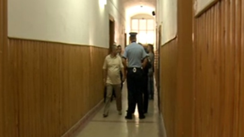 Protestul profesorilor de la Colegiul Tehnic de Vest din Timisoara. Ei vor fi obligati sa achite chiria cladirii din propriul buzunar Imagine