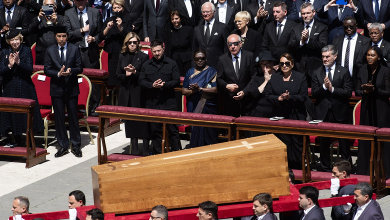 Protocolul Vaticanului a fost incalcat pentru Zelenski. I s-a oferit un loc special, in primul rand, la funeraliile papei Imagine