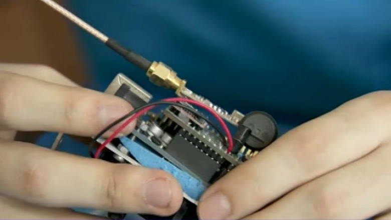 Provocare pentru patru elevi de la "T. Vianu": satelitul care sa incapa intr-o doza de suc Imagine