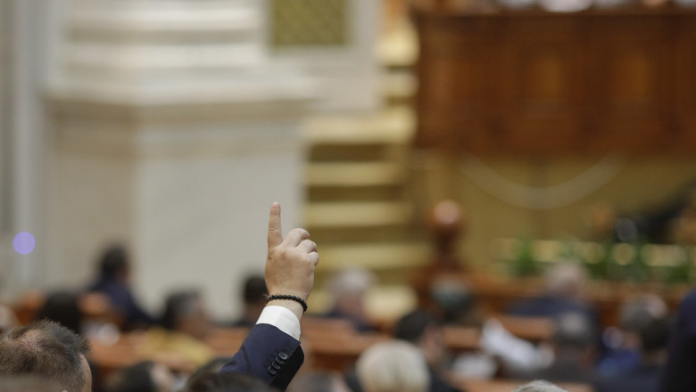 PSD si PNL s-au pus de acord pe noua forma a legii pensiilor speciale. USR: „Nici peste 20 de ani nu vor fi eliminate” Imagine