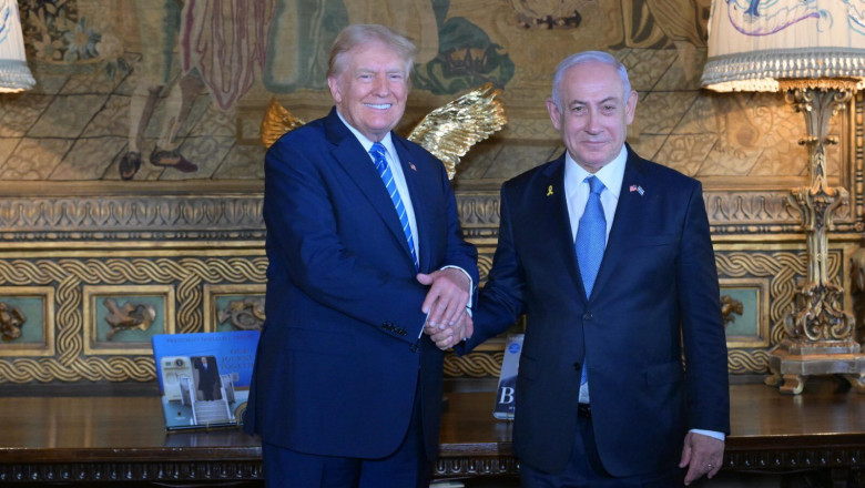Purtat de valul ovatiilor din Knesset, Trump i-a cerut presedintelui Israelului sa-l gratieze pe Netanyahu acuzat de coruptie si frauda Imagine