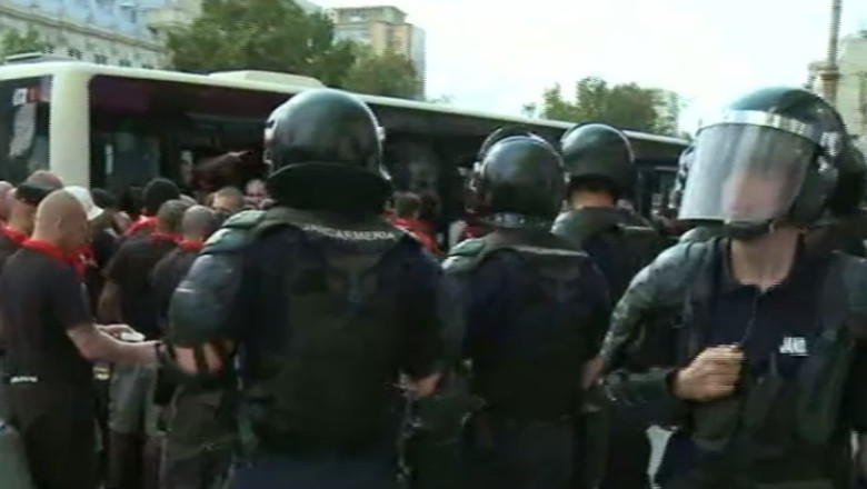 Purtatorul de cuvant al Jandarmeriei: Am fost nevoiti sa folosim materialele din dotare Imagine