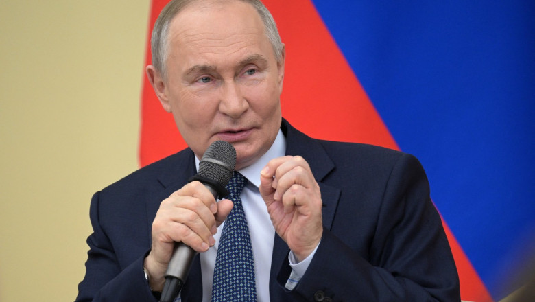 Putin a ironizat decizia autoritatilor romane de a renumara voturile din primul tur prezidential. „Se intampla in Romania” Imagine