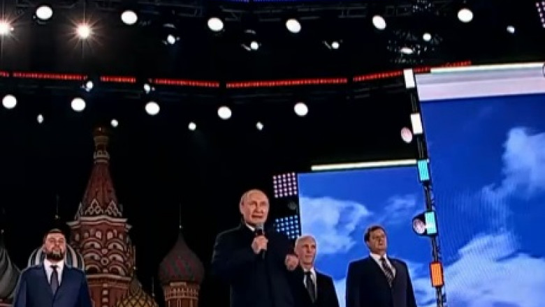 Putin a sarbatorit anexarea celor patru teritorii din Ucraina intr-o haina de lux de 7.500 de euro Imagine