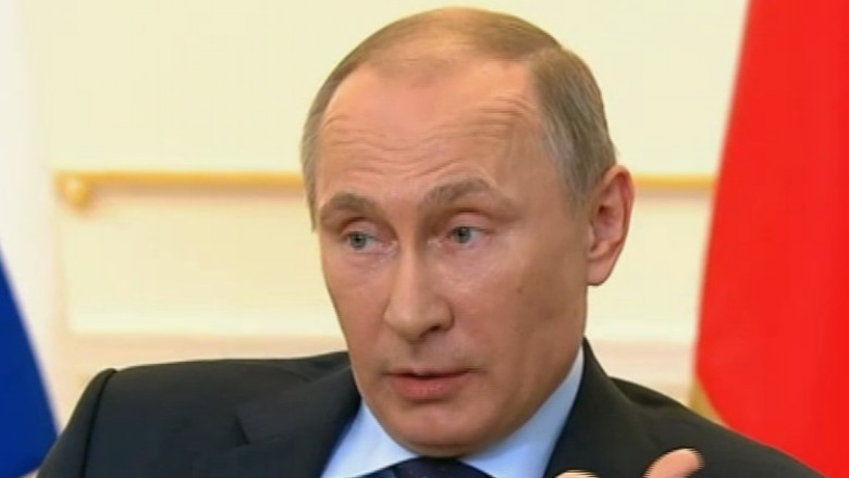 Putin acuza fortele ucrainene ca bombardeaza zona unde s-a prabusit avionul MH17  Imagine