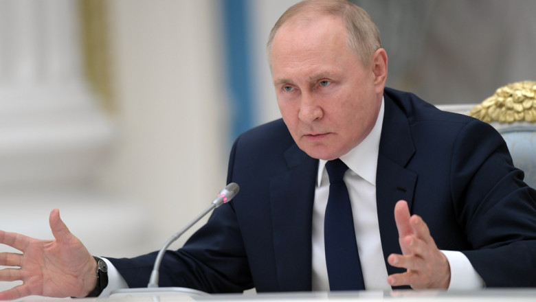 Putin acuza un „atac terorist” la podul Kerci. A fost informat de anchetatori ca cetateni rusi au ajutat serviciile secrete ucrainene Imagine