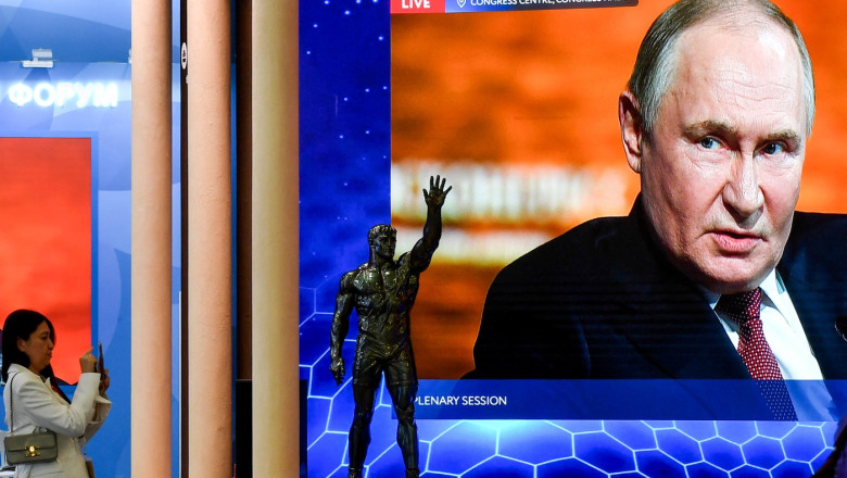 Putin avertizeaza asupra riscului unui conflict global. Despre Ucraina: „Pamantul pe care calca un soldat rus este al nostru” Imagine