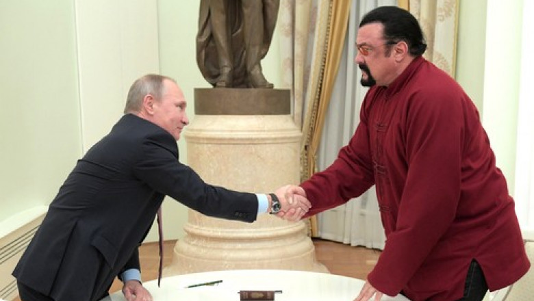 Putin i-a acordat Ordinul Prieteniei actorului american Steven Seagal Imagine