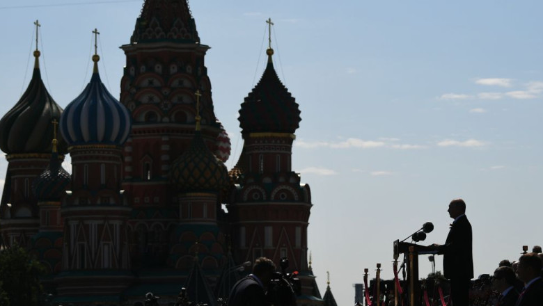 Putin ii taxeaza in plus pe oligarhii rusi pentru a continua finantarea razboiului din Ucraina Imagine